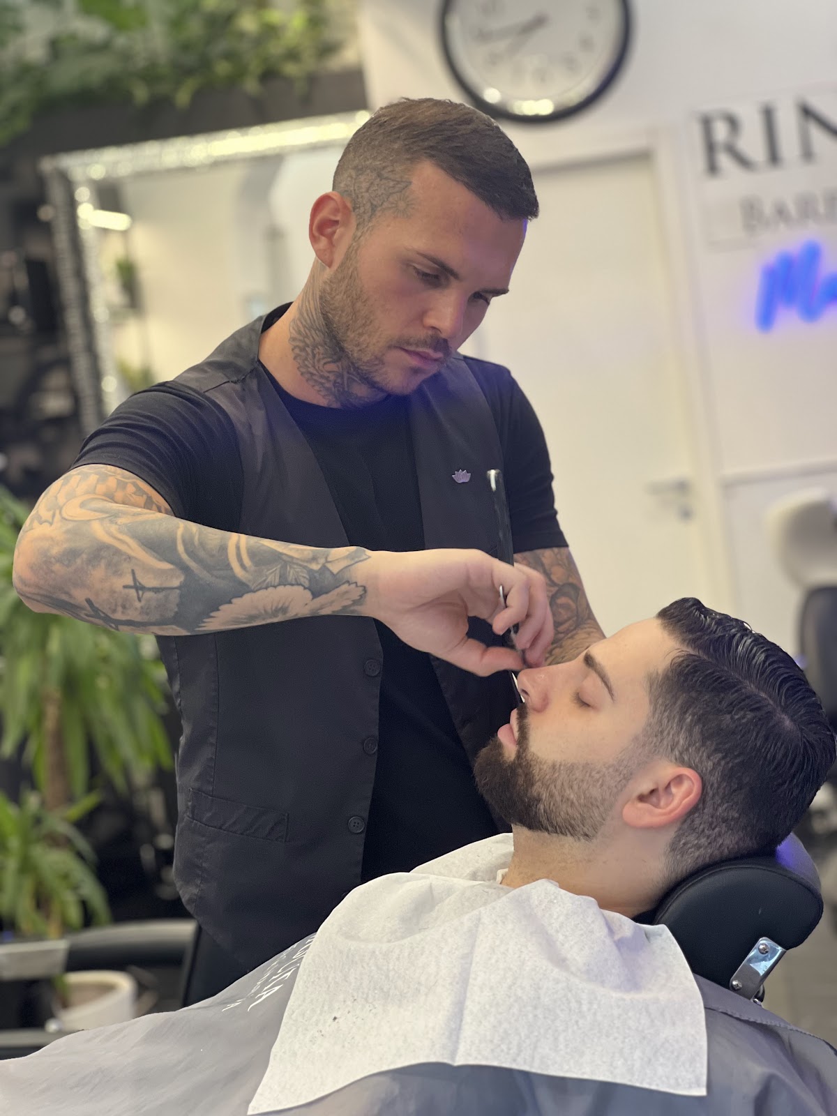 Interno di Rinascita Barber & Hair Spa — ambiente elegante e rilassante, Prati Roma